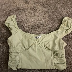 💚PRINCESS POLLY CROP💚